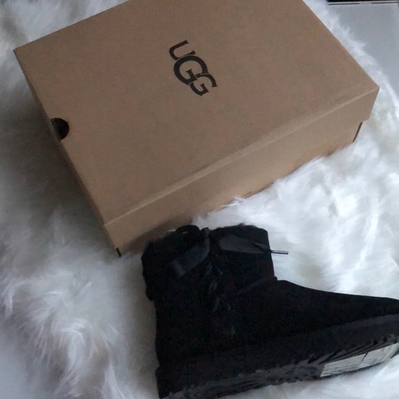 Sold UGG Classic Lace-Up mini Boot, size 7, NIB - Picture 9 of 15